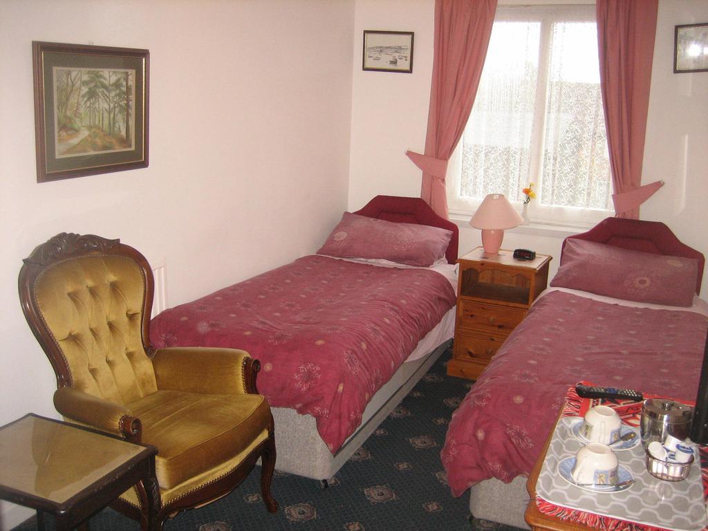 Four Seasons Guest House Pembrey Ruang foto
