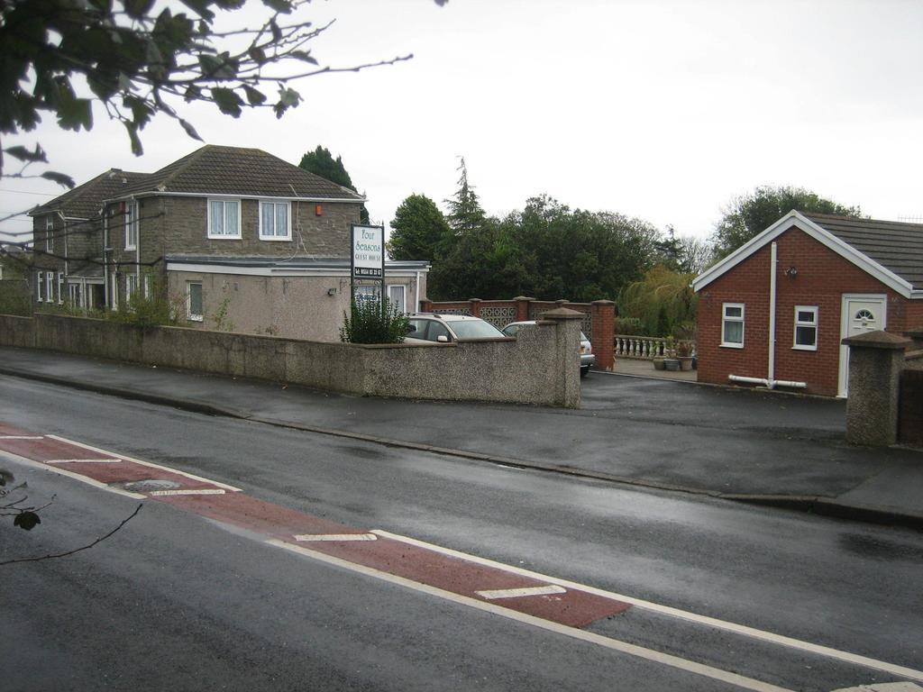 Four Seasons Guest House Pembrey Bagian luar foto