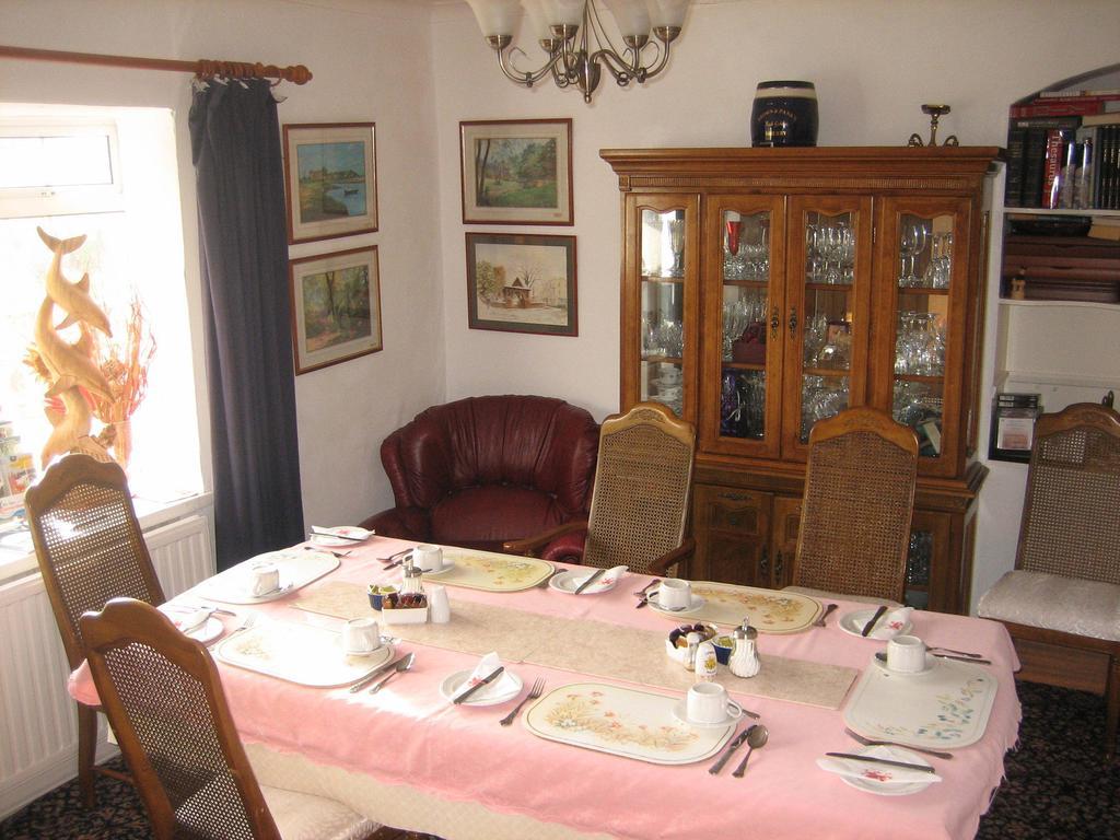 Four Seasons Guest House Pembrey Bagian luar foto