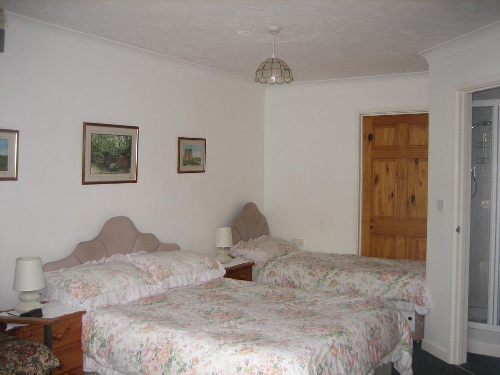 Four Seasons Guest House Pembrey Ruang foto